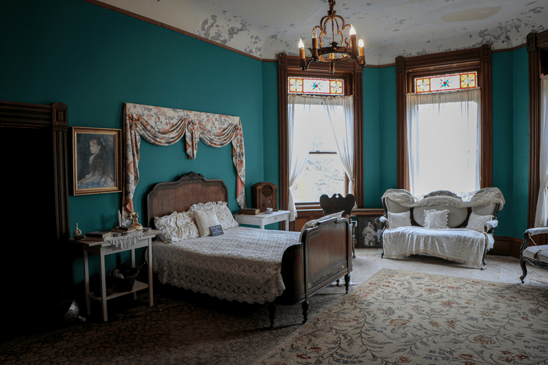 An untouched bedroom décor at the Wilson Castle.